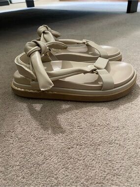 ALOHAS Cream Knotted Strap Platform Sandals